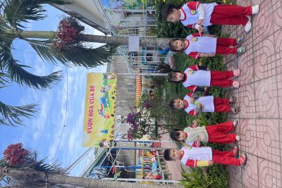 Hoạt động dạo chơi ngoài trời của lớp Nhà trẻ!